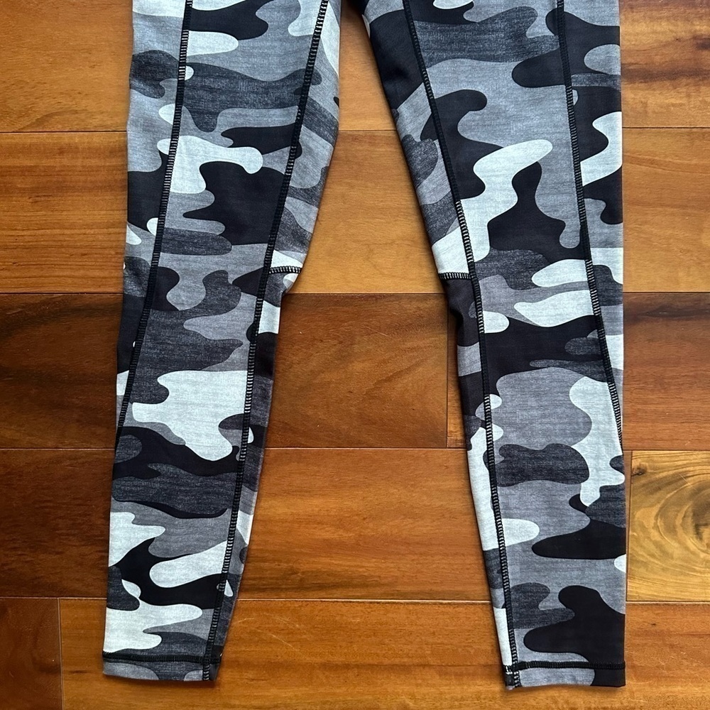 Reebok Camo Cropped Leggings - Picture 4 of 9